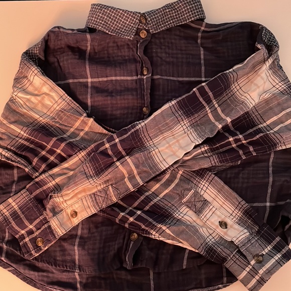 American Eagle Cropped Flannel - Picture 5 of 7
